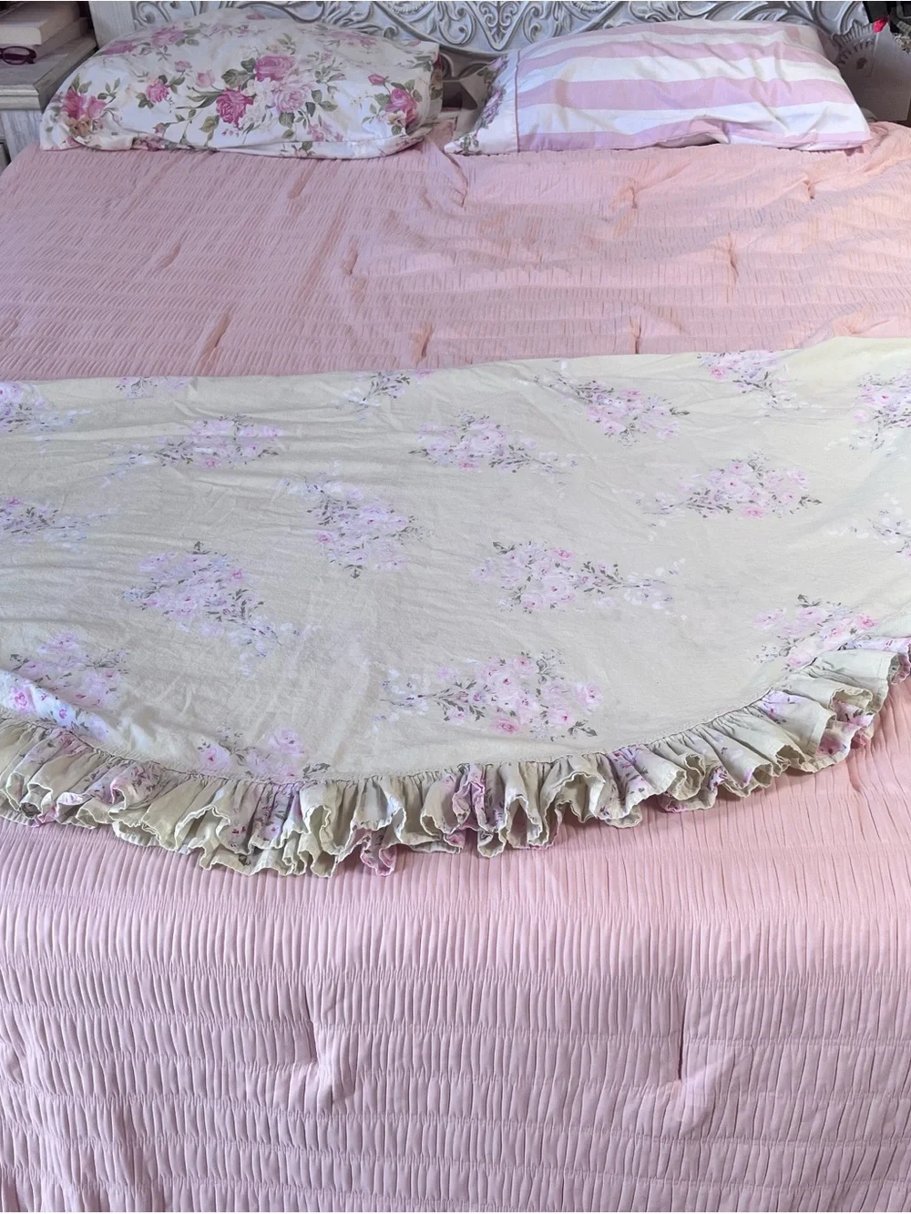 Shabby Chic Ruffled Tablecloth - Picture 3 of 12